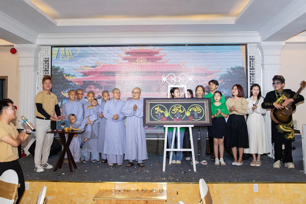 tien-dao-nguyen-xuan-son-tai-tu-hieu-nguyen-va-hanh-trinh-nhan-ai-cua-hat-giong-nho (9).jpg