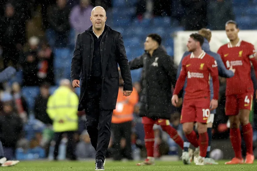 hlv-arne-slot-canh-bao-liverpool-ve-cam-bay-o-psg (2).png