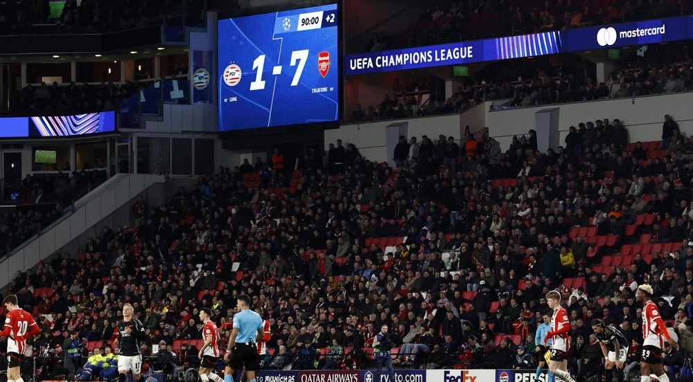 phao-thu-thanh-london-gam-thet-tren-con-duong-chinh-phuc-chau-au (3).jpg