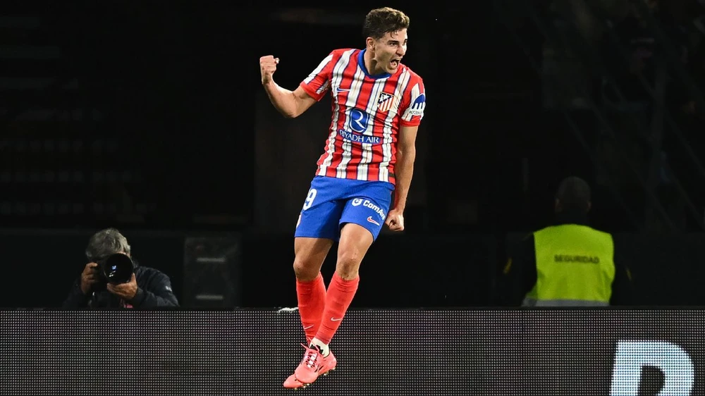 hlv-pep-guardiola-danh-roi-qua-bong-vang (4).jpg