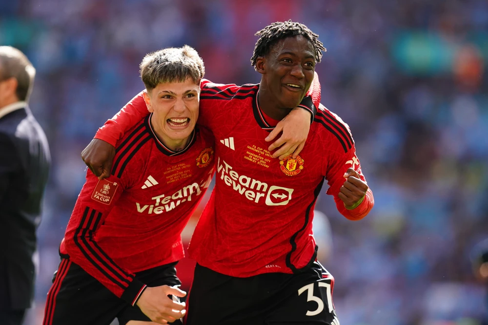Garnacho và Mainoo trưởng thành từ lò đào tạo MU. Ảnh: GETTY. hlv-ruben-amorim-sa-thai-3-4-cau-thu-man-united (4).jpg