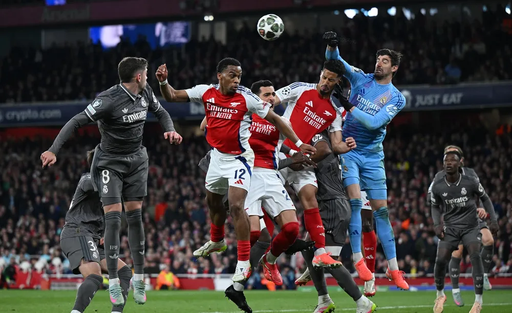 choang-vang-tai-emirates-nha-duong-kim-vo-dich-chau-au-bao-thu-kieu-gi (2).jpg