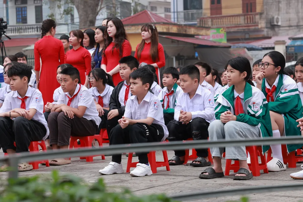 san-bong-thien-nguyen-dau-tien-cho-hoc-sinh-cua-football-for-future-tai-viet-nam (3).JPG