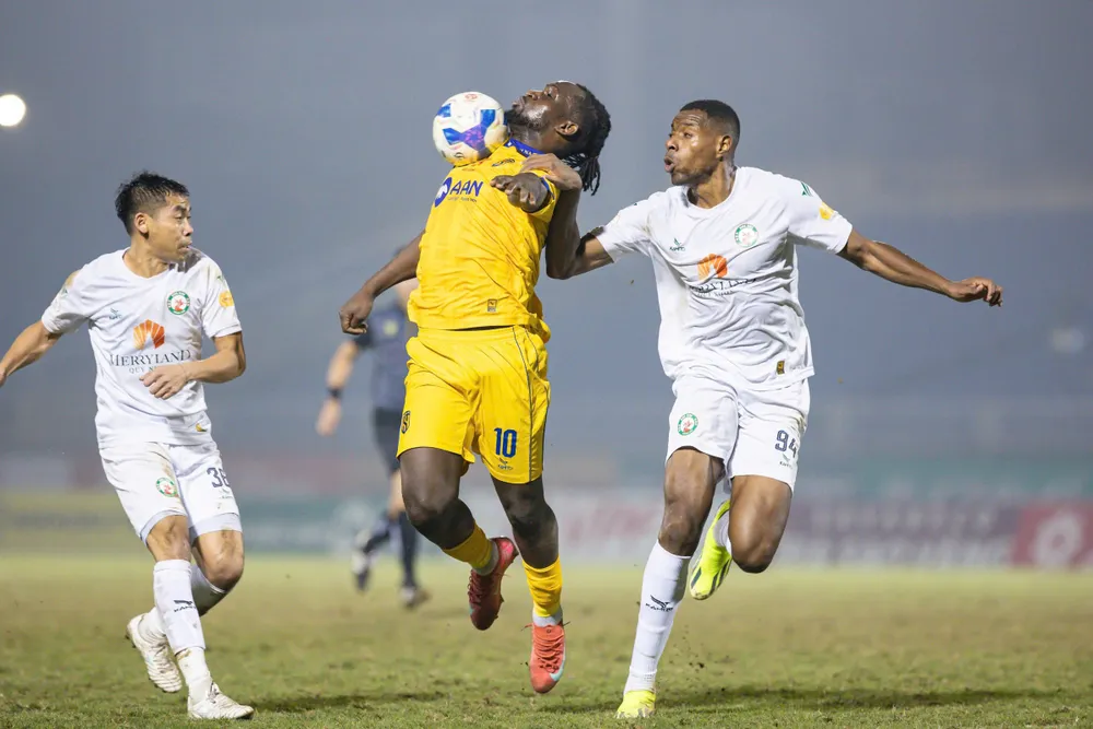 đua trụ hạng V-League 2024-2025