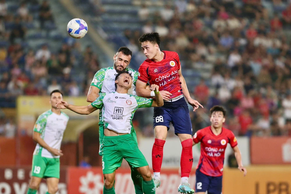 CLB TP.HCM mong có điểm ở Thanh Hóa vòng 21 V-League để tránh rủi ro. Ảnh: ANH PHƯƠNG. vong-21-v-league-ruc-lua-cuoc-dua-vo-dich-va-tru-hang (3).jpg