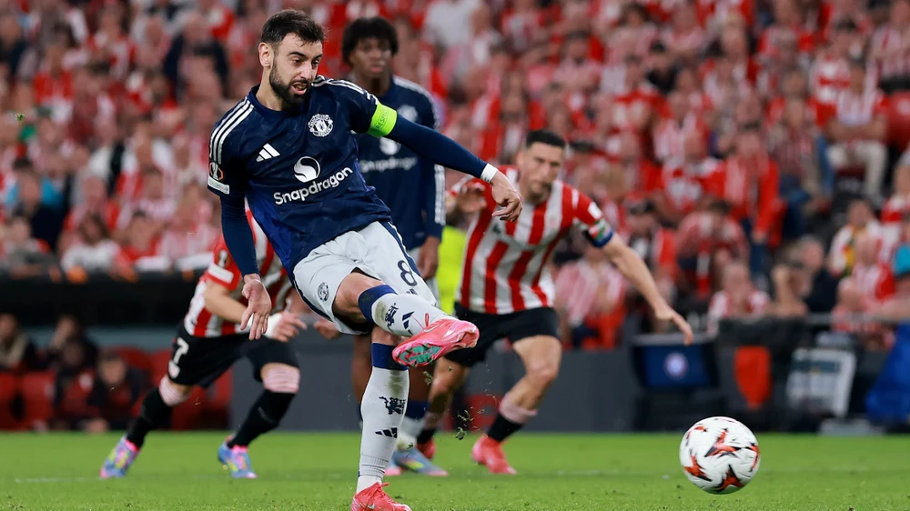 man-united-va-tottenham-mot-len-thien-duong-mot-xuong-dia-nguc (1).jpg