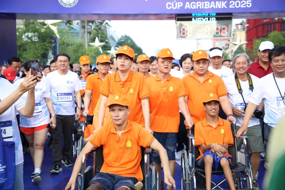 gan-6-000-vdv-dong-hanh-voi-su-kien-100-nam-ngay-bao-chi-cach-mang-viet-nam (1).JPG