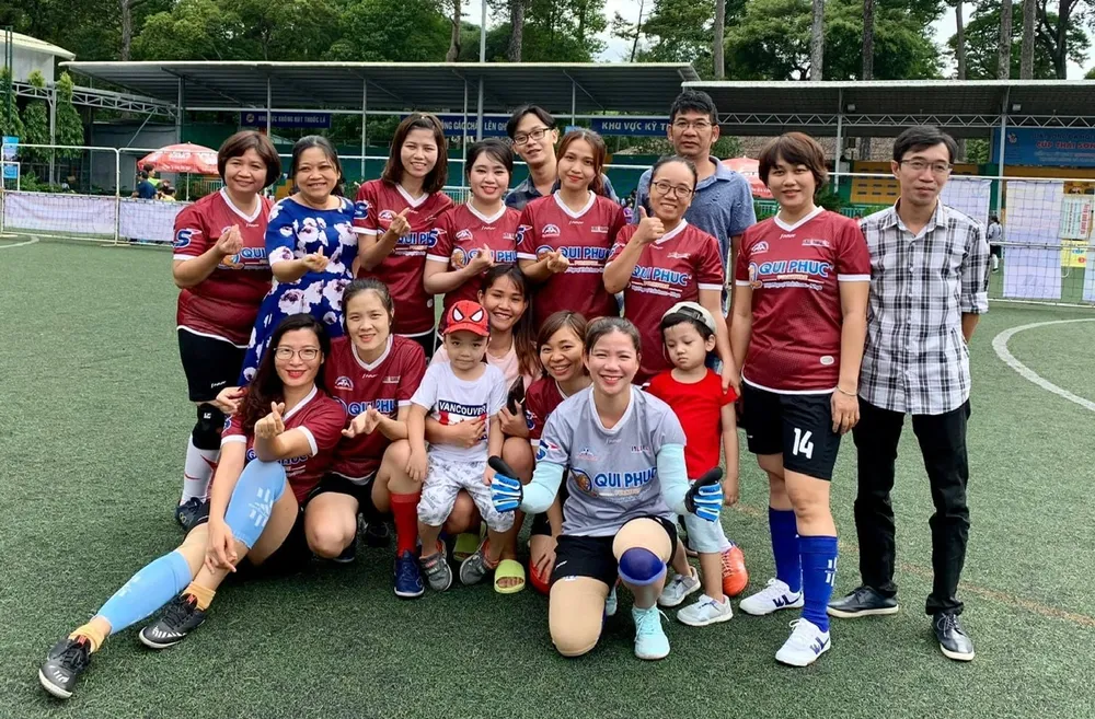 hai-doi-bong-da-nam-nu-bao-phap-luat-tp-hcm-thu-suc-o-giai-hoi-nha-bao (2).jpg