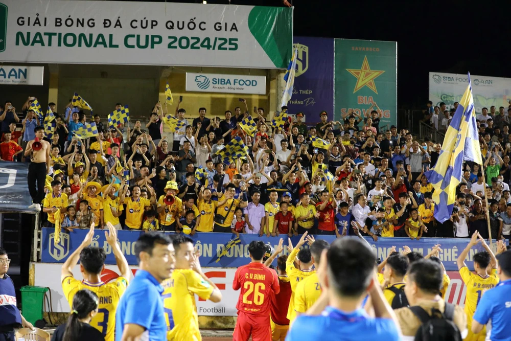 que-ngoc-hai-ngam-ngui-nhin-doi-bong-cu-vao-chung-ket-cup-quoc-gia (4).jpg