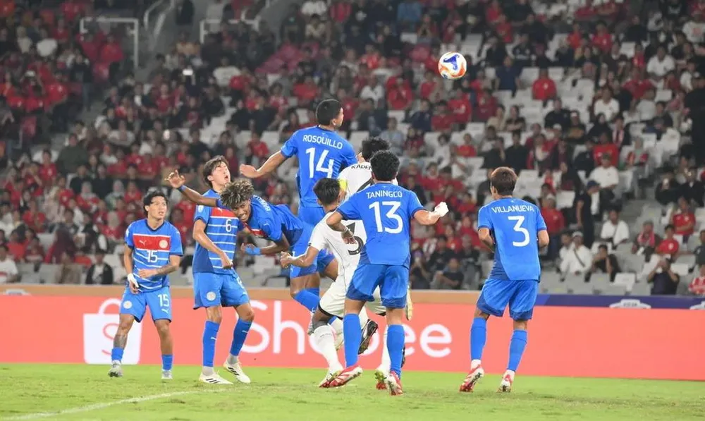 toan-tinh-cua-hlv-kim-sang-sik-o-cuoc-chien-can-nao-voi-philippines (1).jpg