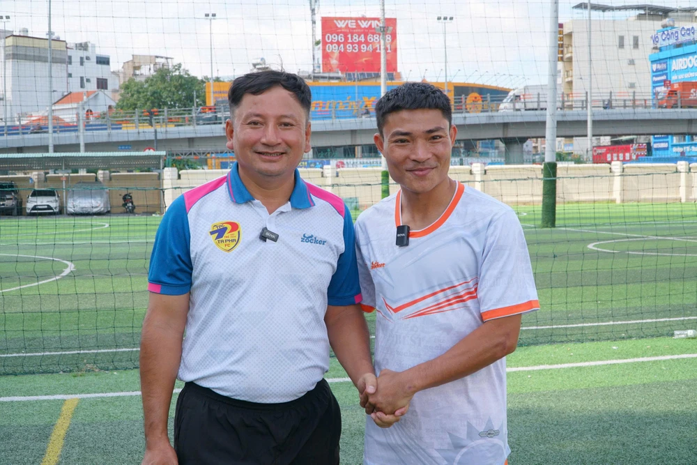 ngay-hoi-bong-da-duong-pho-tro-lai-tp-hcm-sau-6-nam (1).jpg