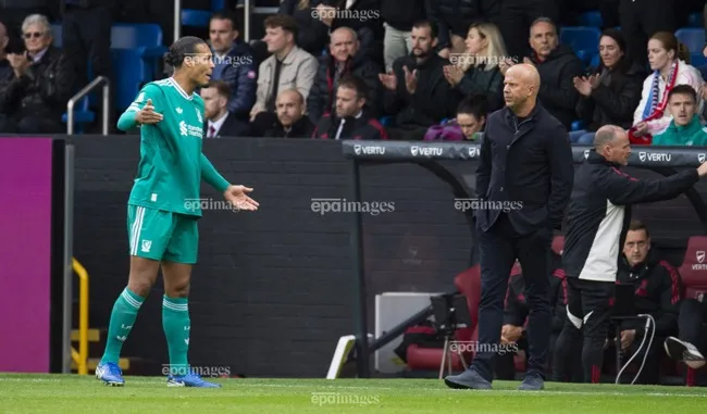 hlv-arne-slot-bi-soc-salah-di-vao-lich-su (1).jpg