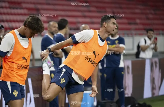 sieu-sao-ronaldo-nhan-giai-thuong-chiec-giay-vang (1).jpg