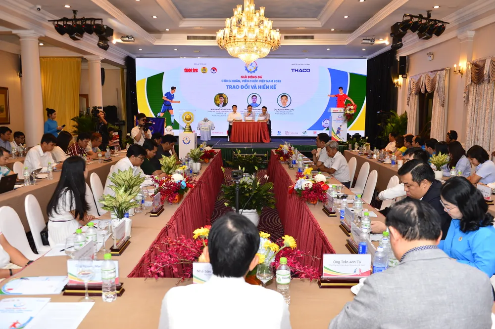 giải bóng đá công nhân