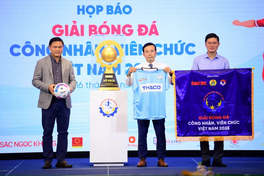 bao-tuoi-tre-tung-bung-voi-giai-bong-da-cong-nhan-vien-chuc-mua-3 (2).jpg