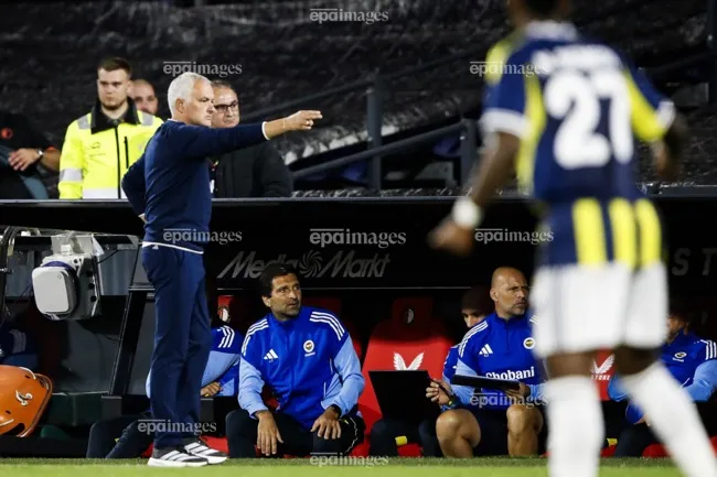 tan-hlv-mourinho-trai-long-ve-doi-bong-cu-benfica (4).jpg