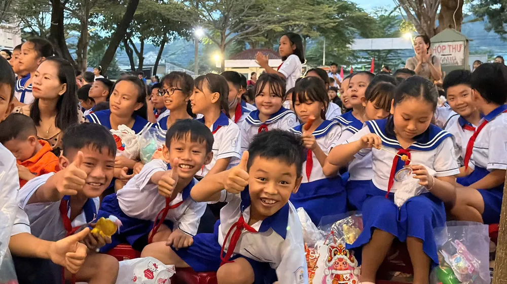 clb-bang-huu-chuyen-cho-anh-trang-yeu-thuong-o-mua-trung-thu-cho-em-2025 (2).jpg