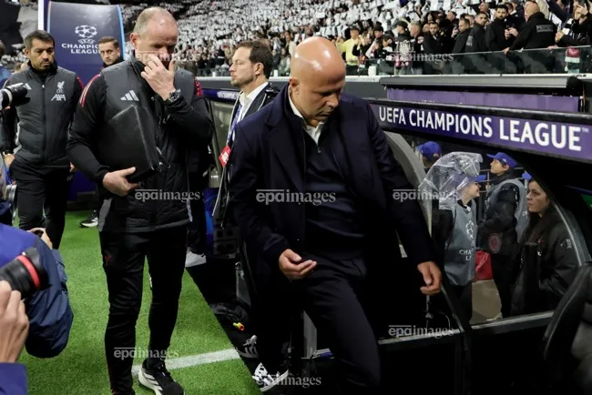 liverpool-suy-sup-hlv-arne-slot-bat-luc (1).jpg