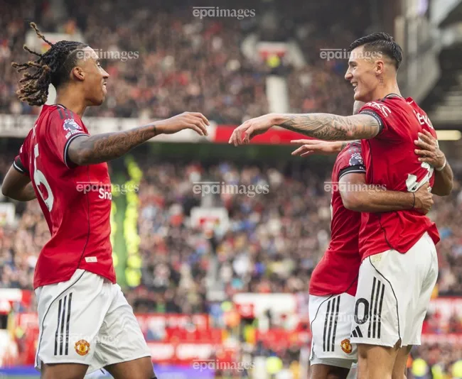 man-united-chuoc-loi-o-san-khach-tottenham (2).jpg