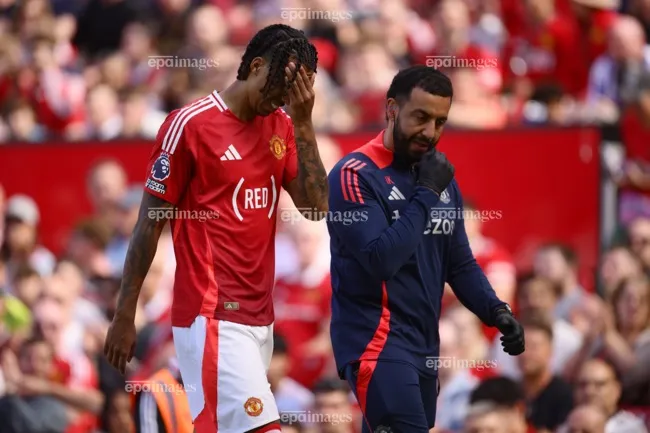 man-united-chuoc-loi-o-san-khach-tottenham (4).jpg