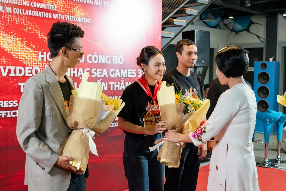 thanh-am-chien-thang-ban-hoa-ca-cua-y-chi-viet-nam-o-dau-truong-sea-games-33 (2).jpg