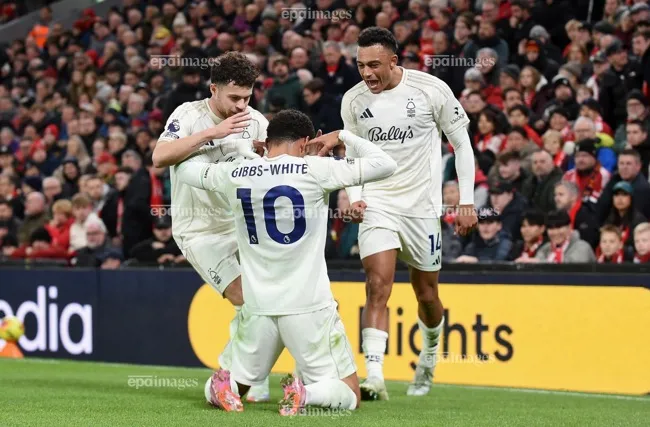 hlv-slot-phan-ung-sau-khi-liverpool-bi-vui-dap-the-tham (3).jpg