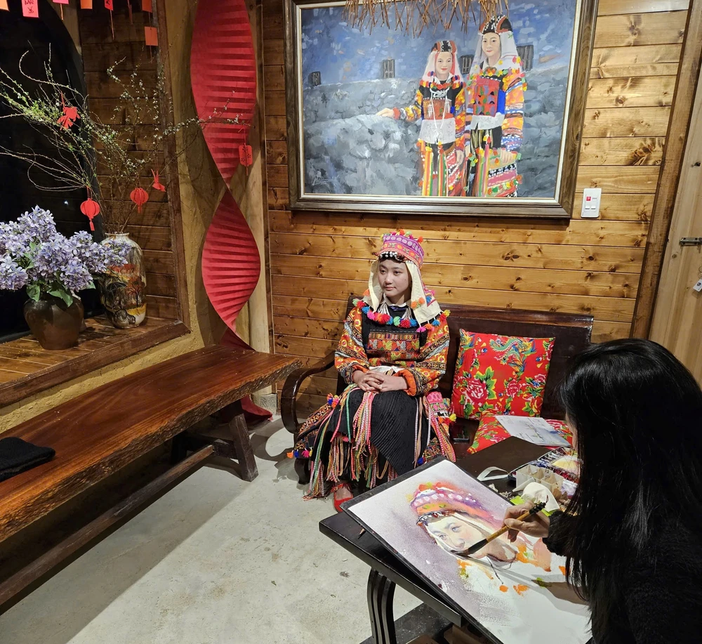 hoa-si-thu-ha-hoi-sinh-ky-uc-cua-nhung-anh-mat-vung-cao (5).jpg