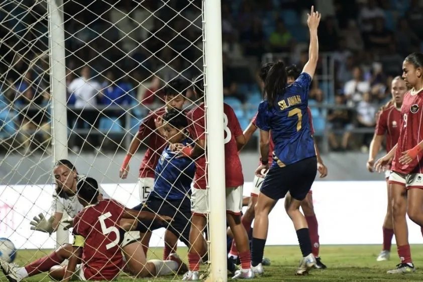 ultras-thailand-tro-lai-sau-cau-mon-bong-da-thai-lan-tho-phao (1).jpg