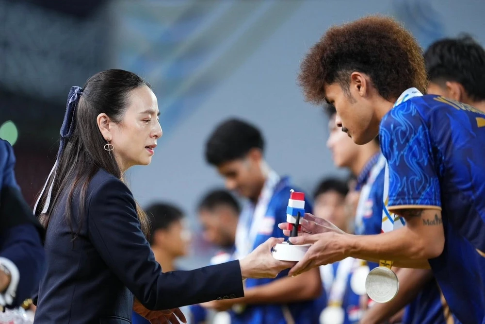 dau-long-nu-chu-tich-xinh-dep-cua-bong-da-thai-lan (2).jpg