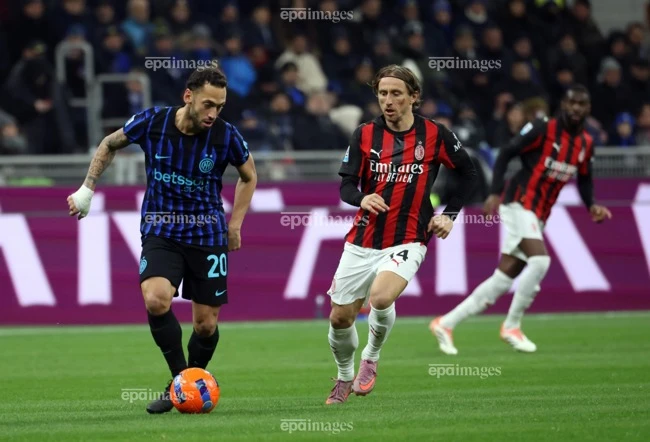 modric-gay-tranh-cai-ve-top-3-cau-thu-xuat-sac-nhat-the-gioi (1).jpg