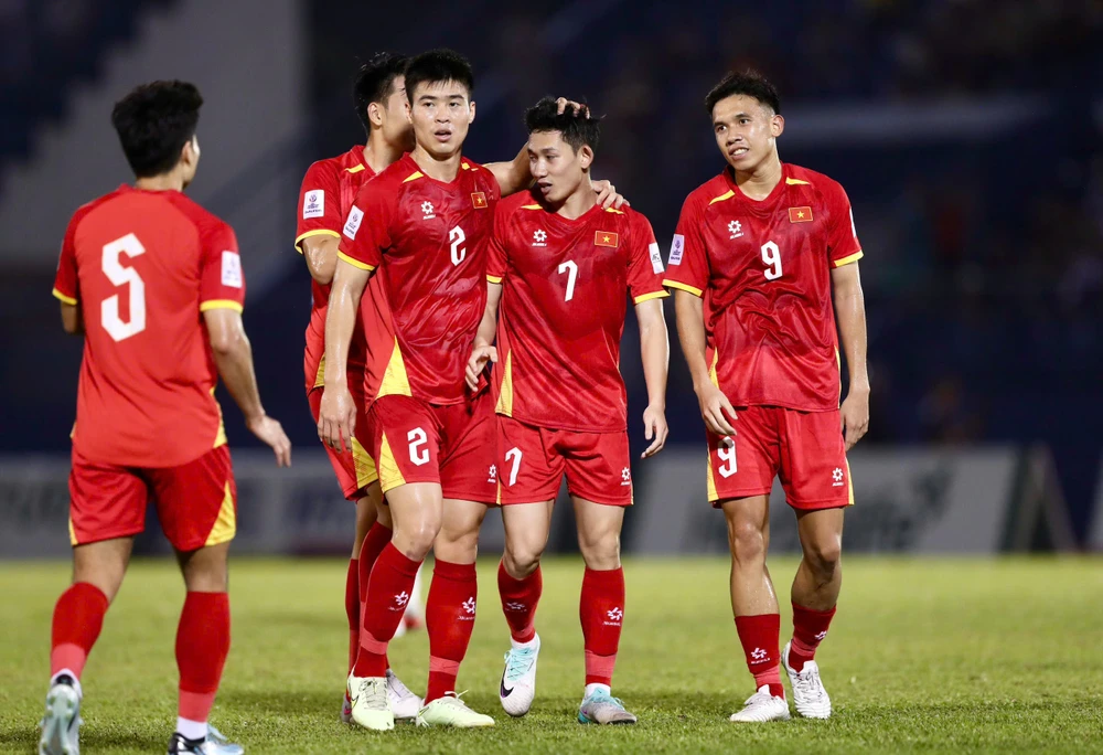 bong-da-thai-lan-giu-ngoi-so-1-viet-nam-thang-tien-malaysia-tuot-doc (3).jpg