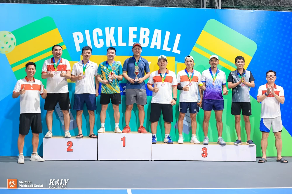 vietclub-va-khuc-khai-hoan-sea-games-voi-phong-vien-the-thao-tp-hcm (12).JPG