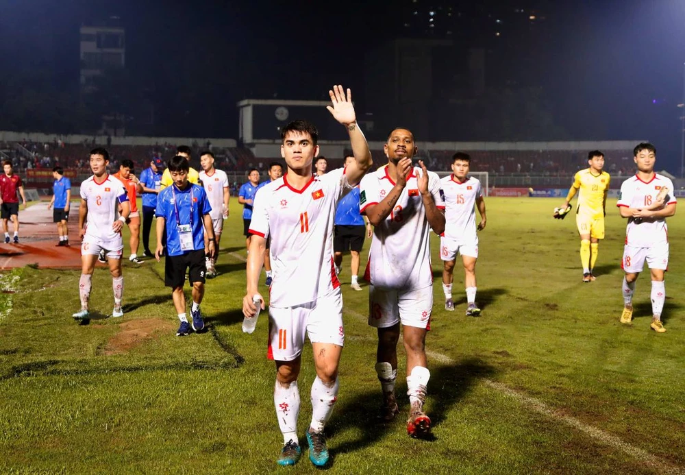 doi-truong-khuat-van-khang-va-lan-thu-3-lich-su-o-giai-chau-a (2).jpg