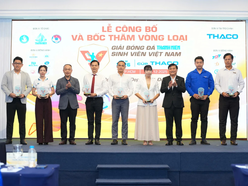 nong-bong-giai-bong-da-thanh-nien-sinh-vien-viet-nam-lan-4 (2).jpg