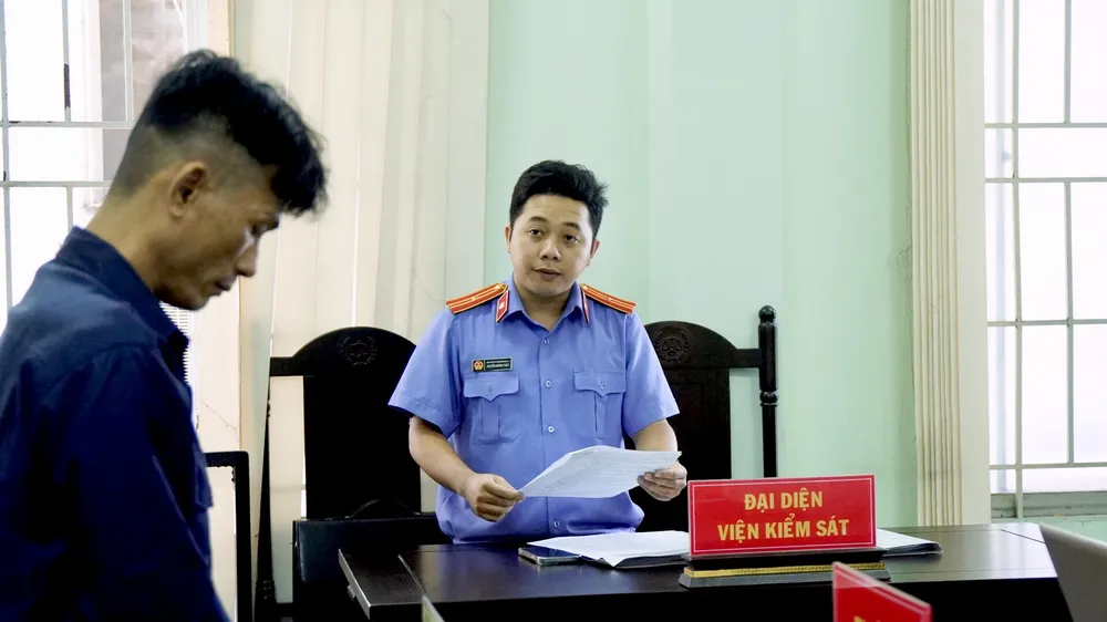 Mua ma tuý chưa kịp sử dụng thì mẹ báo công an