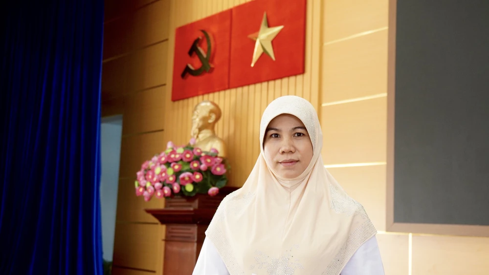 Chị Mina, người dân tộc Chăm tại quận 8. Ảnh: TRẦN LINH Chánh- án -TAND -TP.HCM (4).jpg