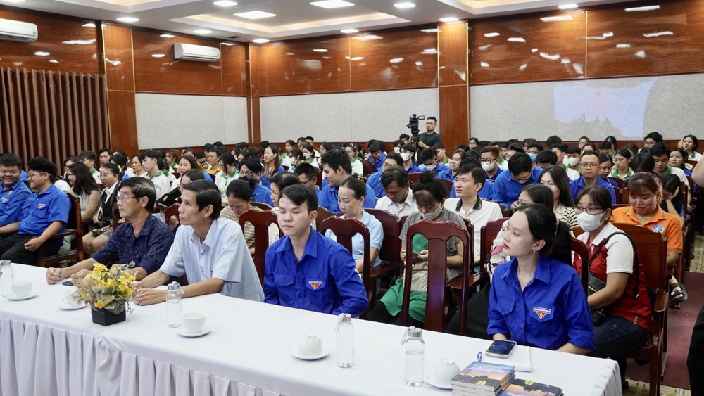 Chương trình được tổ chức tại Trường ĐH Tài nguyên và Môi trường TP.HCM. Ảnh: TRẦN LINH dùng-bạo-lực (1).jpg
