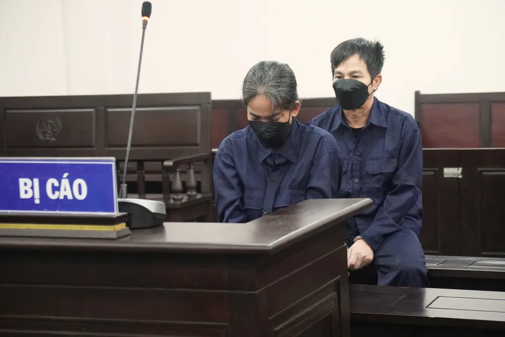 Các bị cáo tại tòa. Ảnh: TRẦN LINH môi giới mại dâm