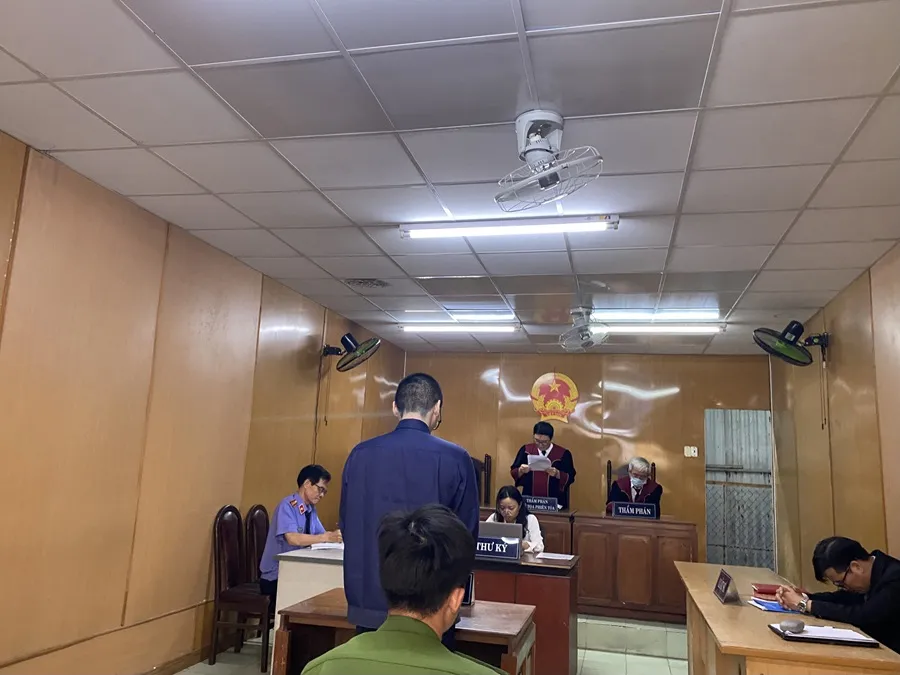 tham ô tài sản, shipper tham ô tài sản, shipper chiếm đoạt