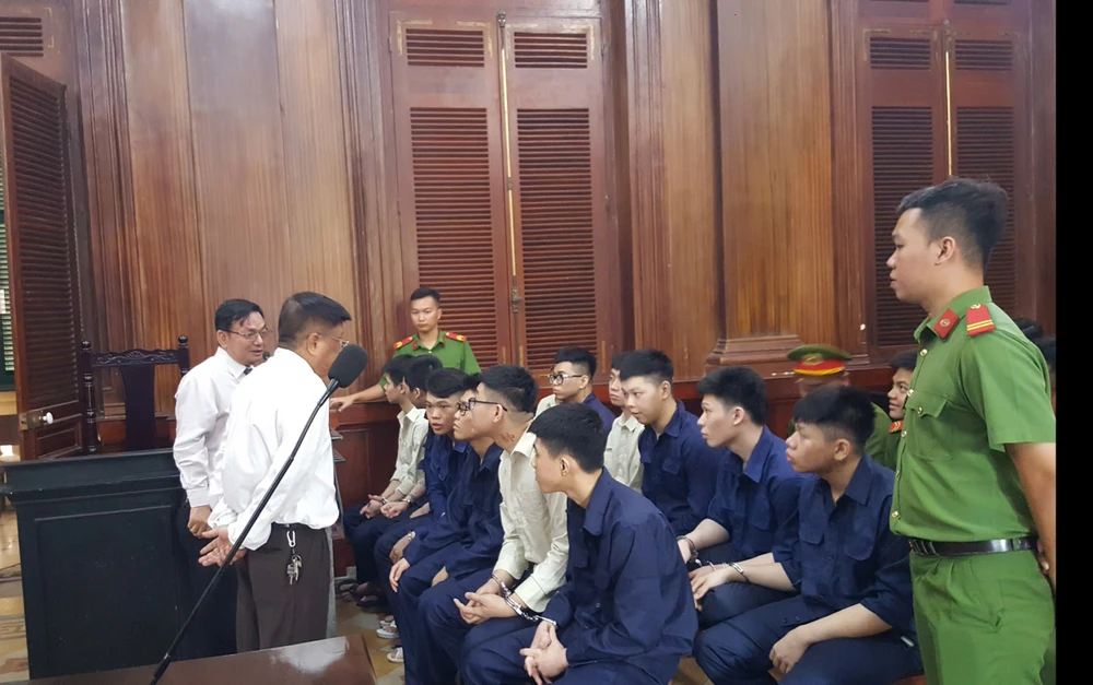 bị cáo về chịu tang