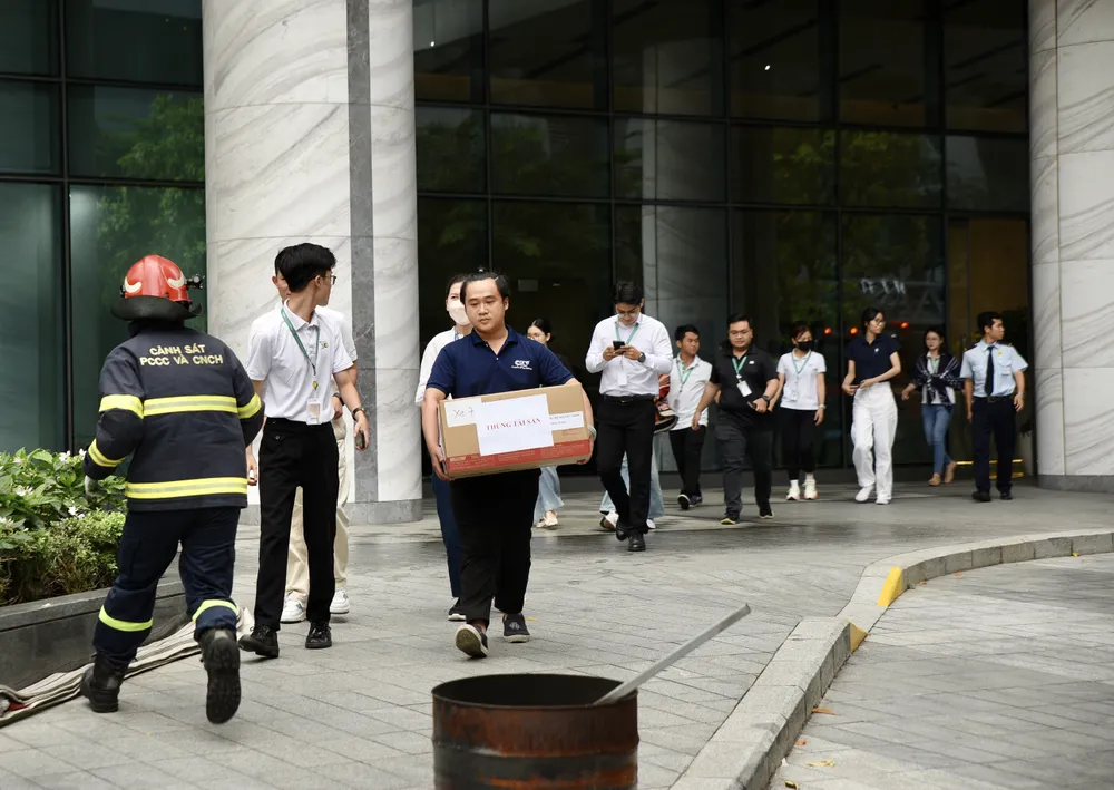 DSC_7008-TPHCM- diễn-tập-chữa-cháy-tòa-nhà-The-Nexus .jpg