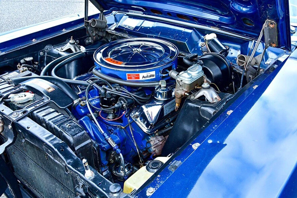 Động cơ Ford FE V8 được giới thiệu trên thị trường từ năm 1958 đến năm 1976. Ảnh: Hotcars