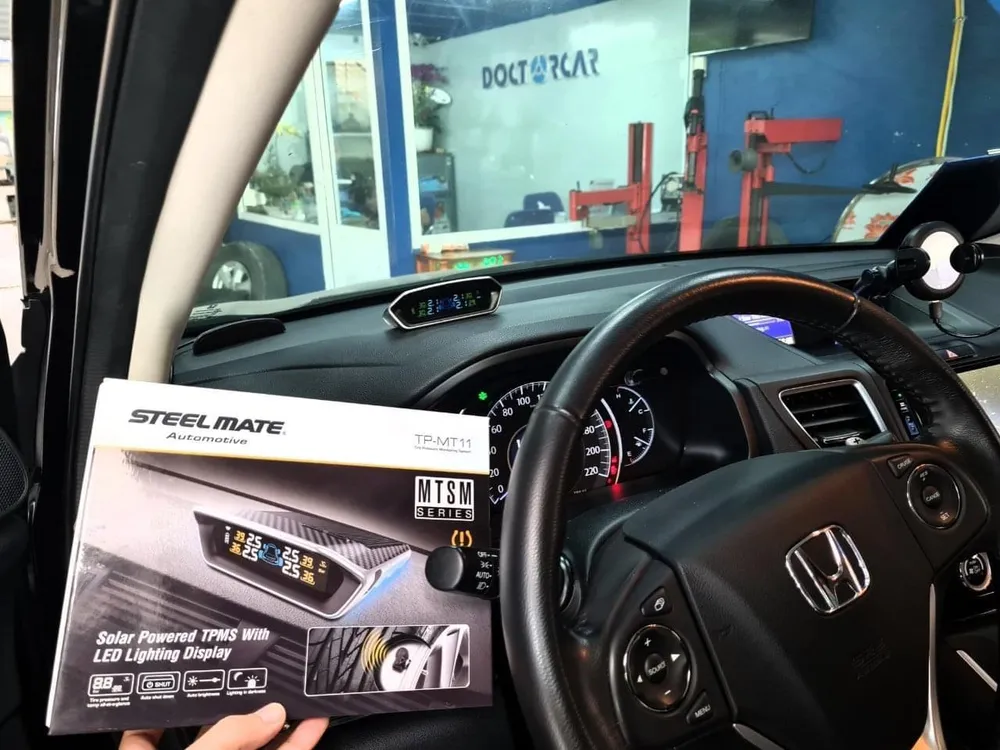 Phát hiện các tín hiệu giao thông sớm để bạn có thể giảm ga và cho phép xe dừng lại thay vì phanh gấp vào phút cuối. Ảnh: Phương Lê. Phát hiện các tín hiệu giao thông sớm để bạn có thể giảm ga và cho phép xe dừng lại thay vì phanh gấp vào phút cuối. Ảnh: Phương Lê.