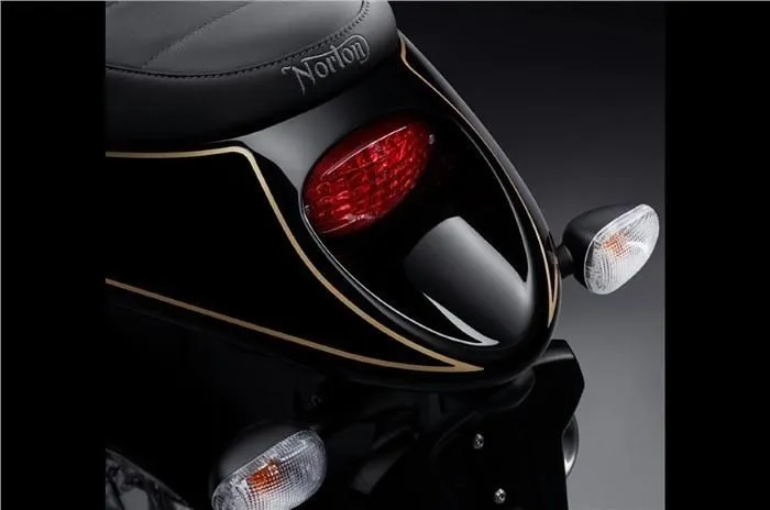 Phía đuôi xe khá đẹp và bắt mắt. Ảnh: Autocarindia