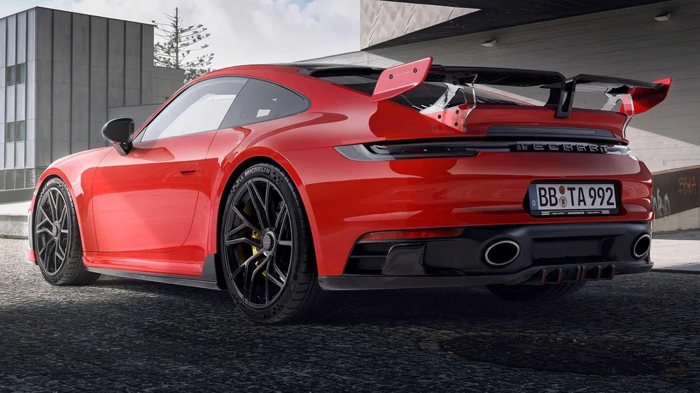 911 GTS chiếc xe sẽ đạt tốc độ 62 dặm/giờ (100 km/giờ) trong 3,1 giây. Ảnh: Moto1. 911 GTS chiếc xe sẽ đạt tốc độ 62 dặm/giờ (100 km/giờ) trong 3,1 giây. Ảnh: Moto1.