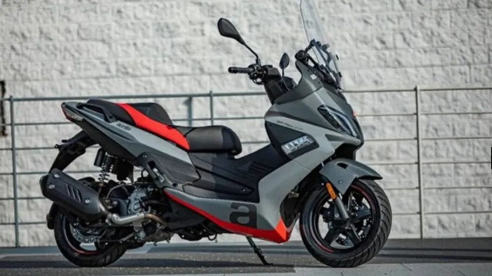 Chiếc maxi-scooter này đang được bán độc quyền tại thị trường Trung Quốc. Ảnh: Autocarindia. Chiếc maxi-scooter này đang được bán độc quyền tại thị trường Trung Quốc. Ảnh: Autocarindia.