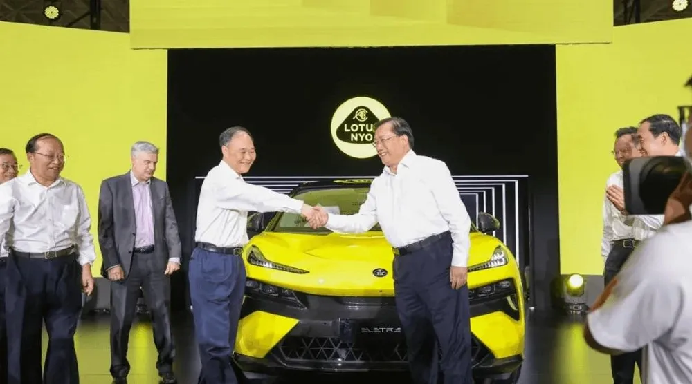 Ra mắt chiếc xe SUV thuần điện cao cấp đầu tiên của Lotus. Ảnh: Chinapev. Ra mắt chiếc xe SUV thuần điện cao cấp đầu tiên của Lotus. Ảnh: Chinapev.