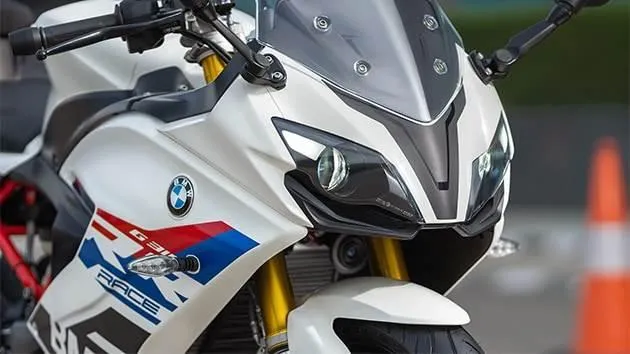BMW G310 RR có trọng lượng 174 kg. Ảnh: Autocarindia. BMW G310 RR có trọng lượng 174 kg. Ảnh: Autocarindia.