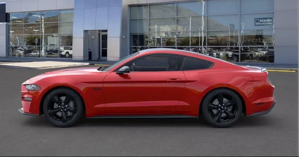 Ford Mustang là chiếc xe có hiệu suất cao nhưng giá cả hợp lý. Ảnh: Hotcars.