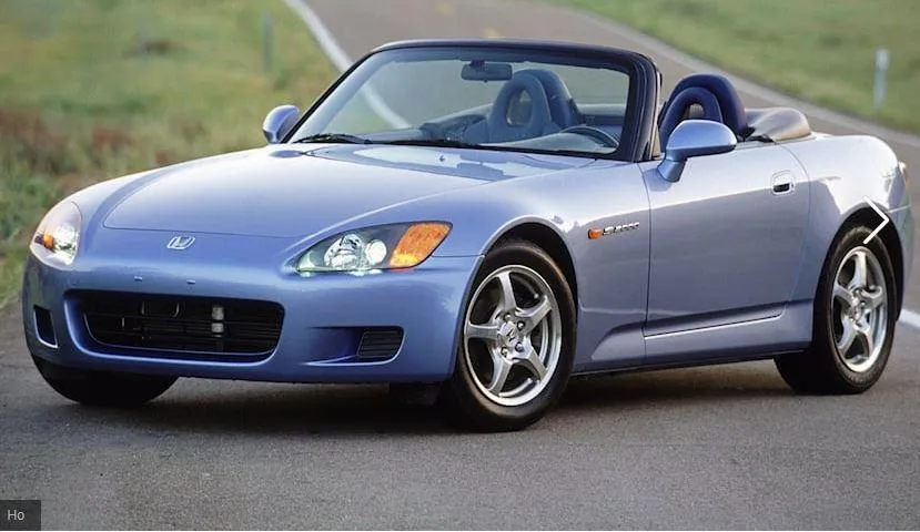 Honda S2000 được đông đảo người mê xe yêu thích, nó được bán trên thị trường năm 1999. Ảnh: Barbuzz.